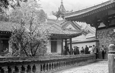 Pavillons et galeries du palais de Huaqing, au pied du mont Li.