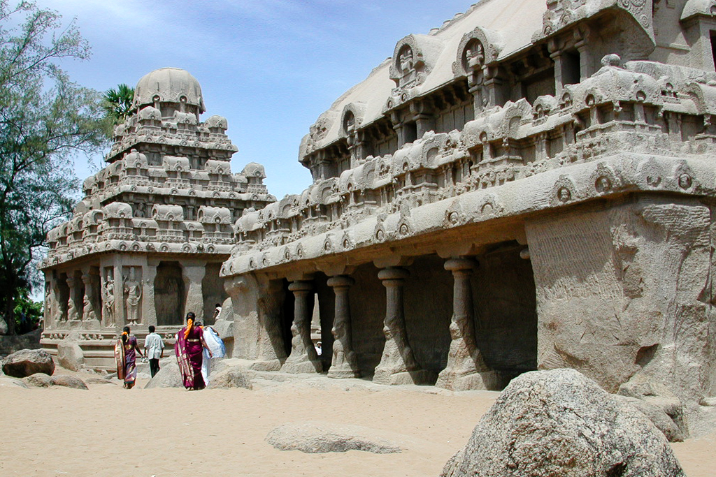 Les sanctuaires monolithiques des cinq Rathas.