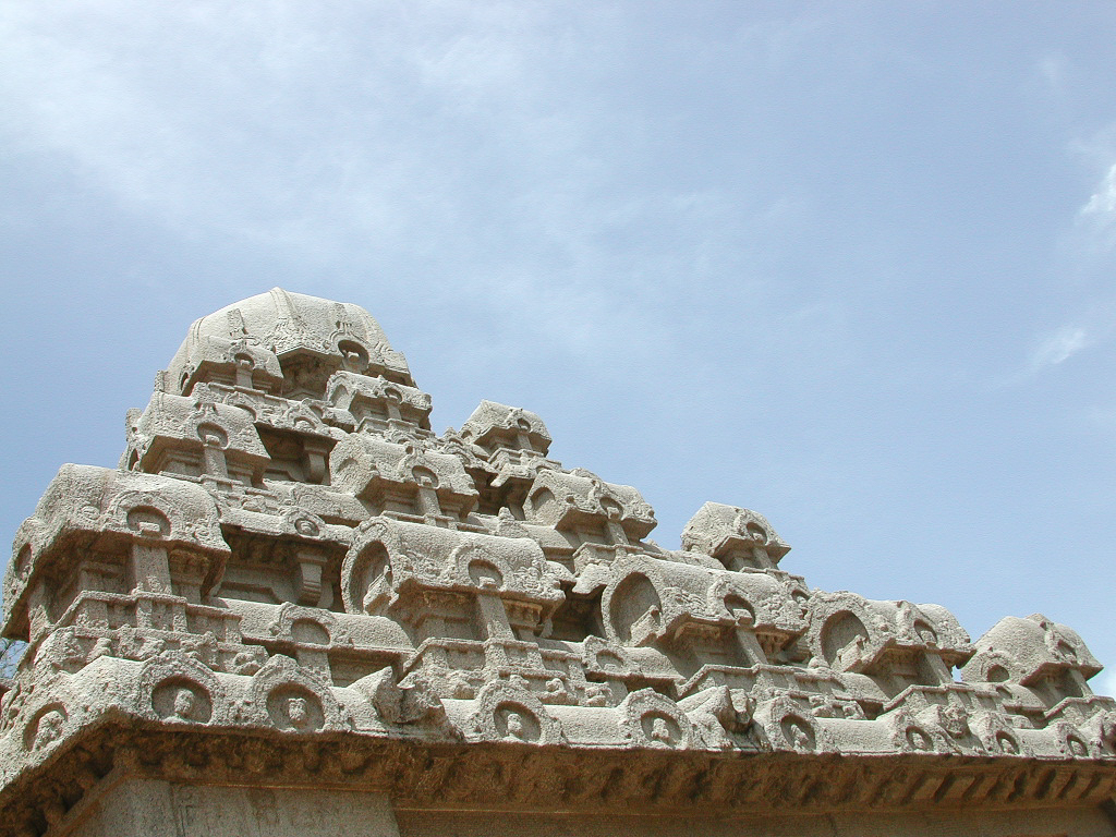 Détail du couronnement sculpté d'un Ratha.