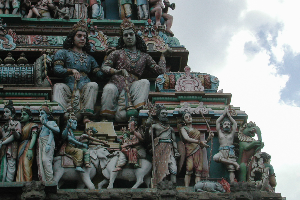 Détail des personnages ornant le gopuram de Kapaleeshwarar.