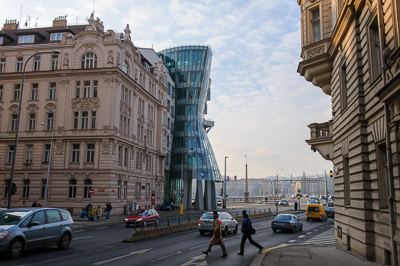 La Maison dansante au bout d’une rue de Prague
