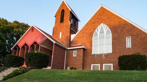 Église au bord d’une route américaine