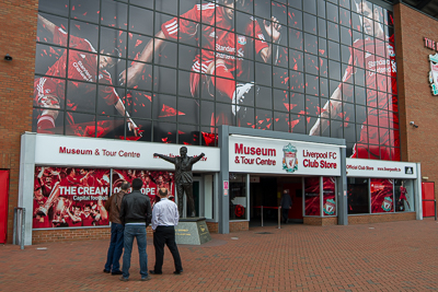 Entrée du musée et du centre de visite du Liverpool FC à Anfield