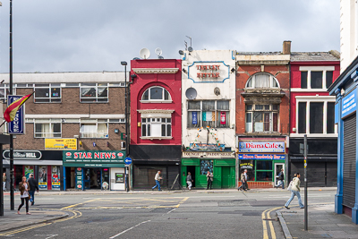 Façades de commerces sur London Road à Liverpool