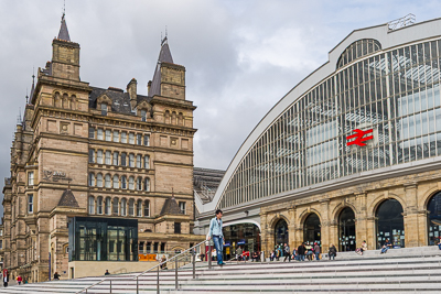 St Georges Hall et la gare de Liverpool Lime Street