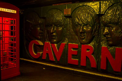 Décor consacré aux Beatles à l’intérieur du Cavern Club
Escalier conduisant au Cavern Club à Liverpool