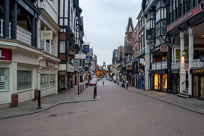 ue commerçante bordée de maisons à colombages à Chester