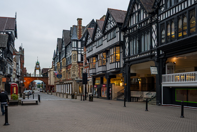Maisons à colombages et commerces dans le centre de Chester