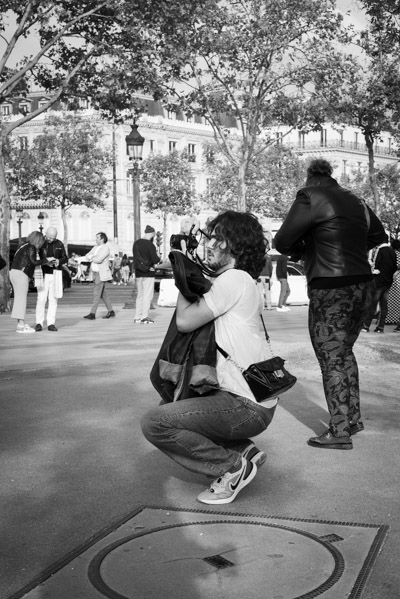 Pour faire entrer l’Arc dans son cadre, il faut parfois commencer par se faire tout petit. Surtout si on faire entrer sa compagne dans le cadre
