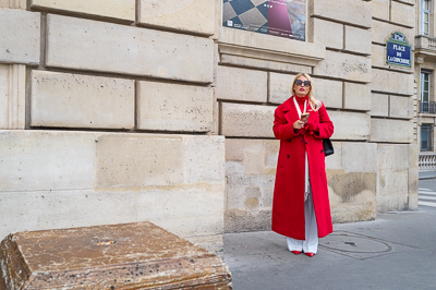 La femme au manteau rouge