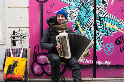Le chat musicien à Montmartre