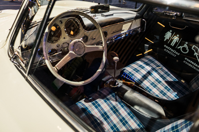 J'aime bien les pictogrammes réfléchis dans la contre porte.