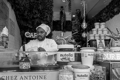 Des crêpes, des crêpes, toute la journée. Et en plus cette odeur de Nutella. Parfois j'en ai assez! 